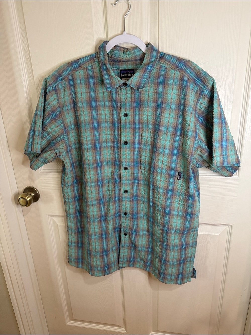 Patagonia Aqua and Blue Plaid Short-Sleeve Button-Down Shirt Sz L.  Box52